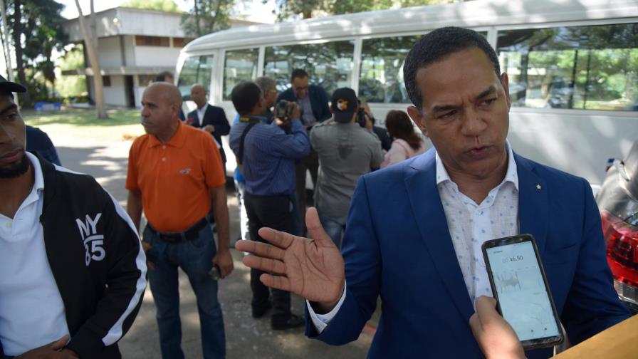 Gobierno entrega cinco autobuses a entidades estudiantiles de Santiago 