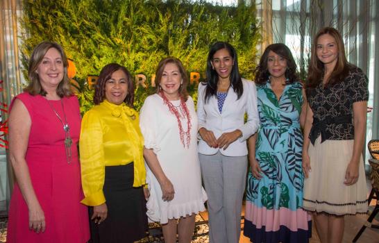 Banreservas reconoce labor de las cronistas sociales