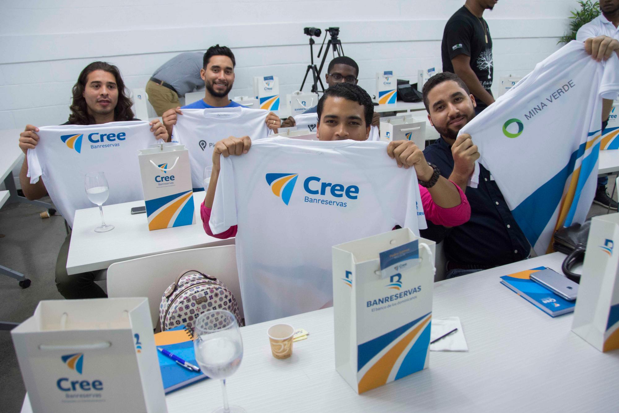 Los emprendedores que participan en el cuarto programa de pre-aceleración CREE Banreservas con ideas de negocios viables. 