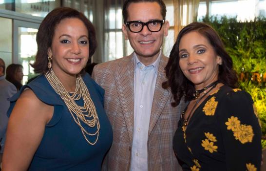 Banreservas reconoce labor de las cronistas sociales