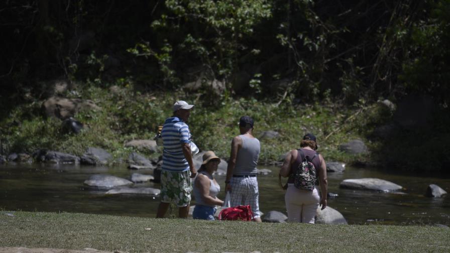 Comienzan llegar bañistas a balnearios de La Vega