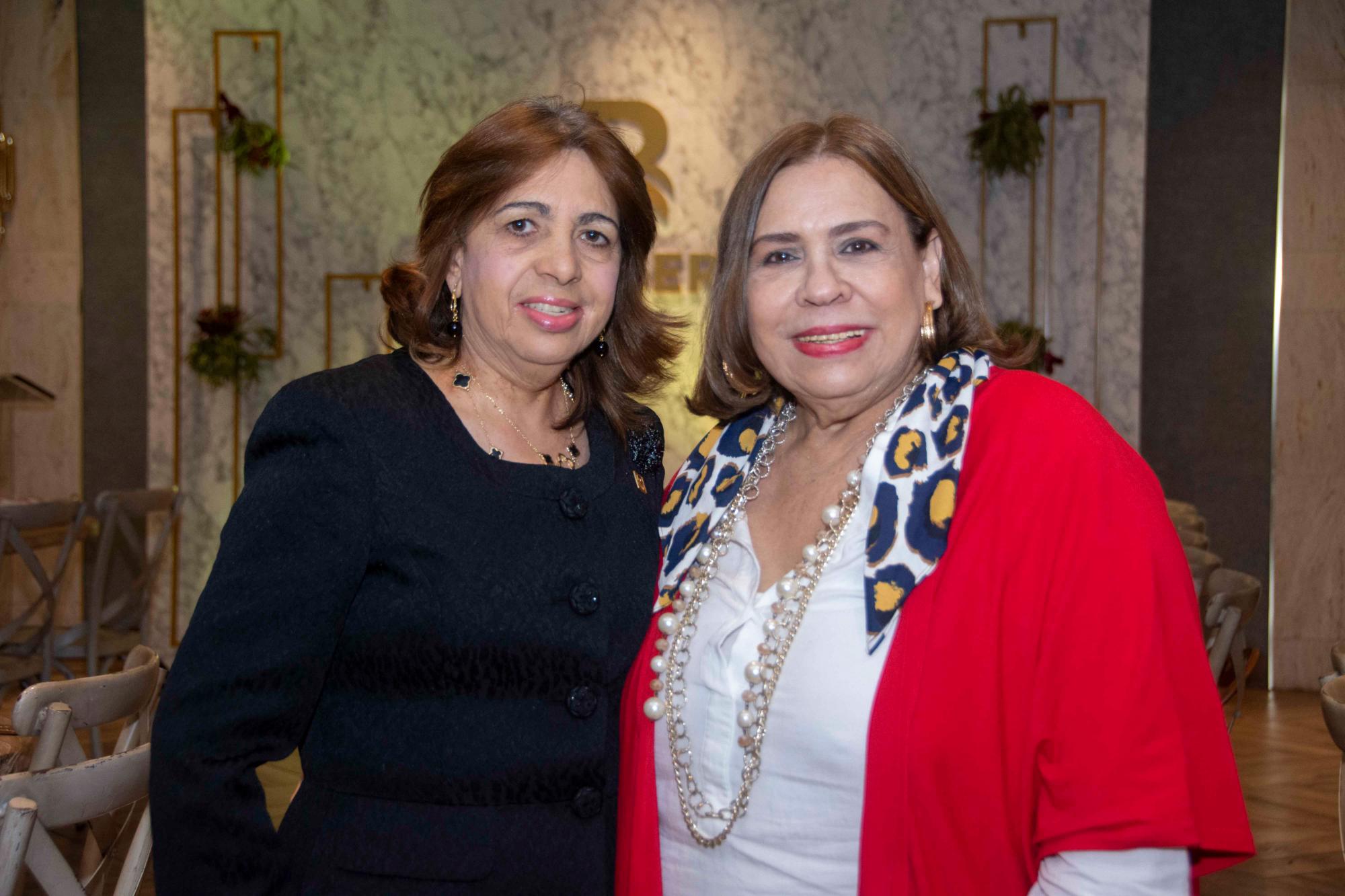 Aracelis Medina y Mirna Pimentel.