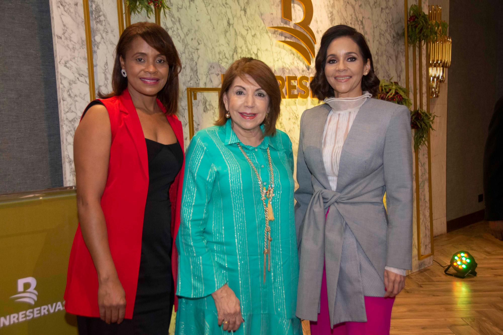 Maritza Morillo, Maribel Lazala y Claudine Nova.