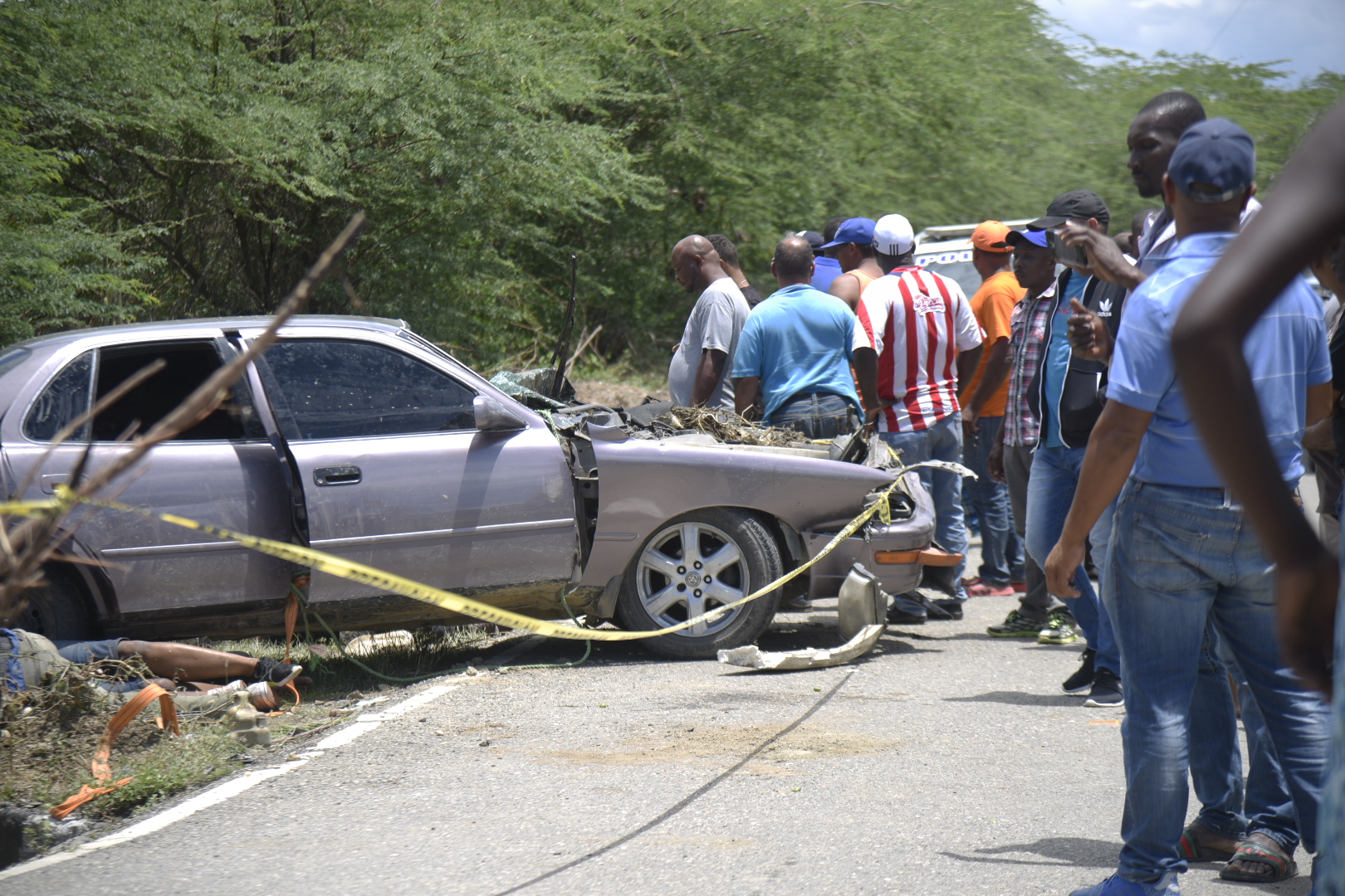 El carro Toyota Camry que cayó por el canal Ulises Francisco Espaillat, en Navarrete, con 14 haitianos indocumentados, de los que fallecieron ocho. También murió el conductor, que era dominicano el 09 de julio de 2019.