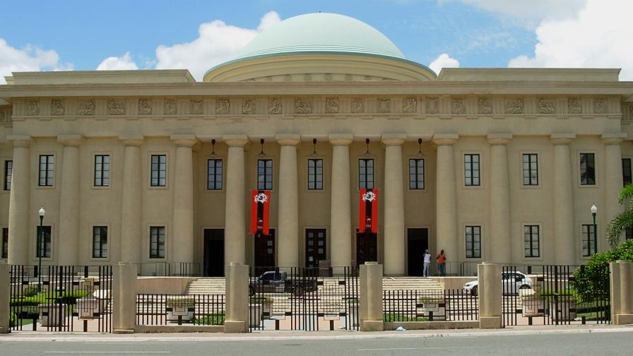 Docentes de Bellas Artes convocan a protesta