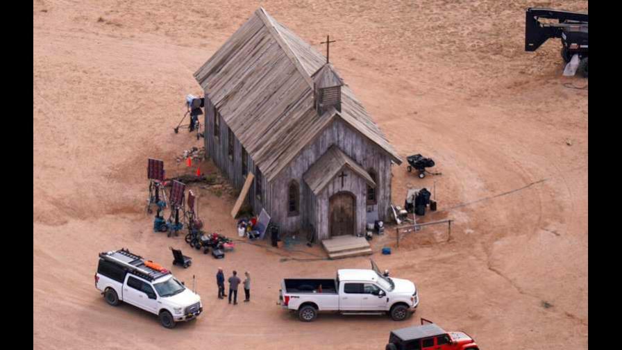 Un miembro de la película de Alec Baldwin fue hospitalizado y podría perder un brazo