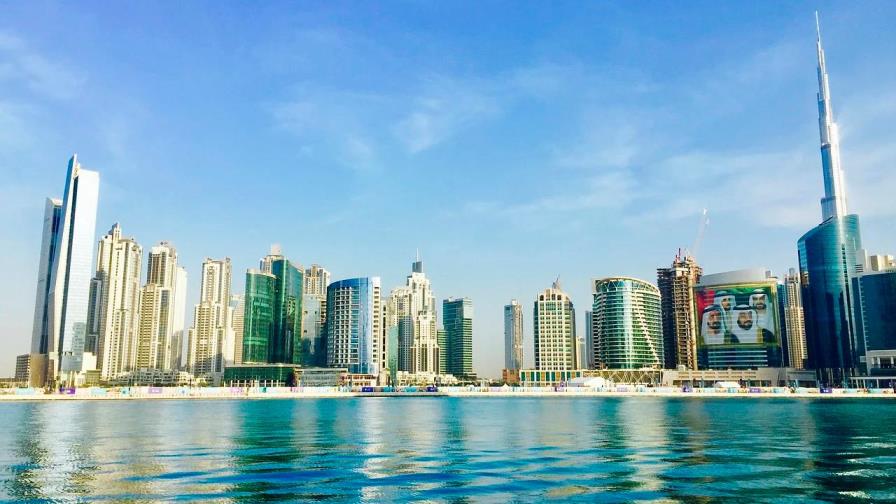 Emiratos anuncia un plan para impulsar su economía y atraer inversiones