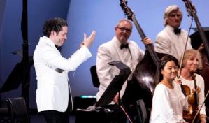 Dudamel y la Filarmónica de Los Ángeles vuelven a casa tras un año y medio