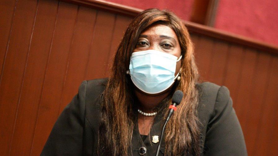 A pesar de incidente con policías, diputada Dulce Rojas apoya el toque de queda