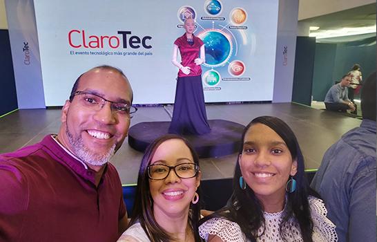 Dulben Núñez junto a su esposa Yovanka Gondres y su hija Jasbe Leticia disfrutando de Claro Tec.