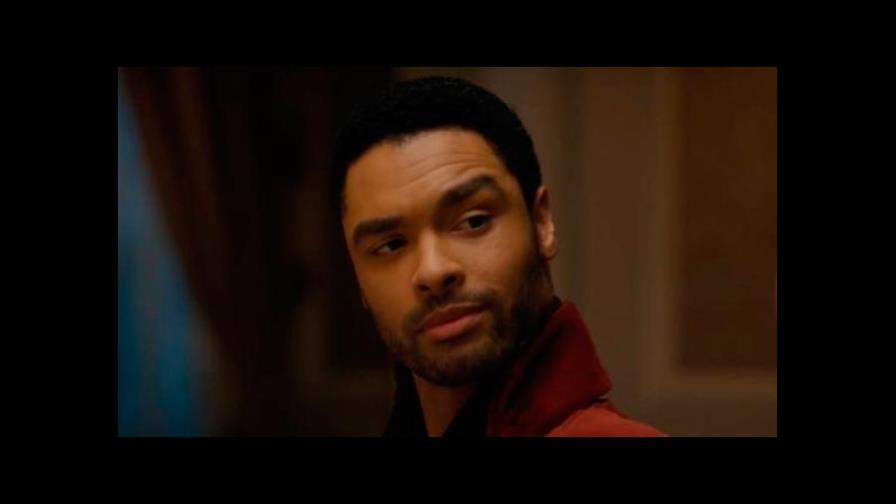 Actor Regé-Jean Page, el sexy duque de Hastings, sale de Los Bridgerton