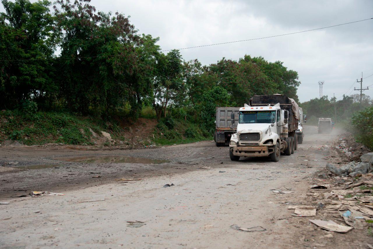 La carretera Los Casabes  tiene mas de un kilómetro en mal estado.