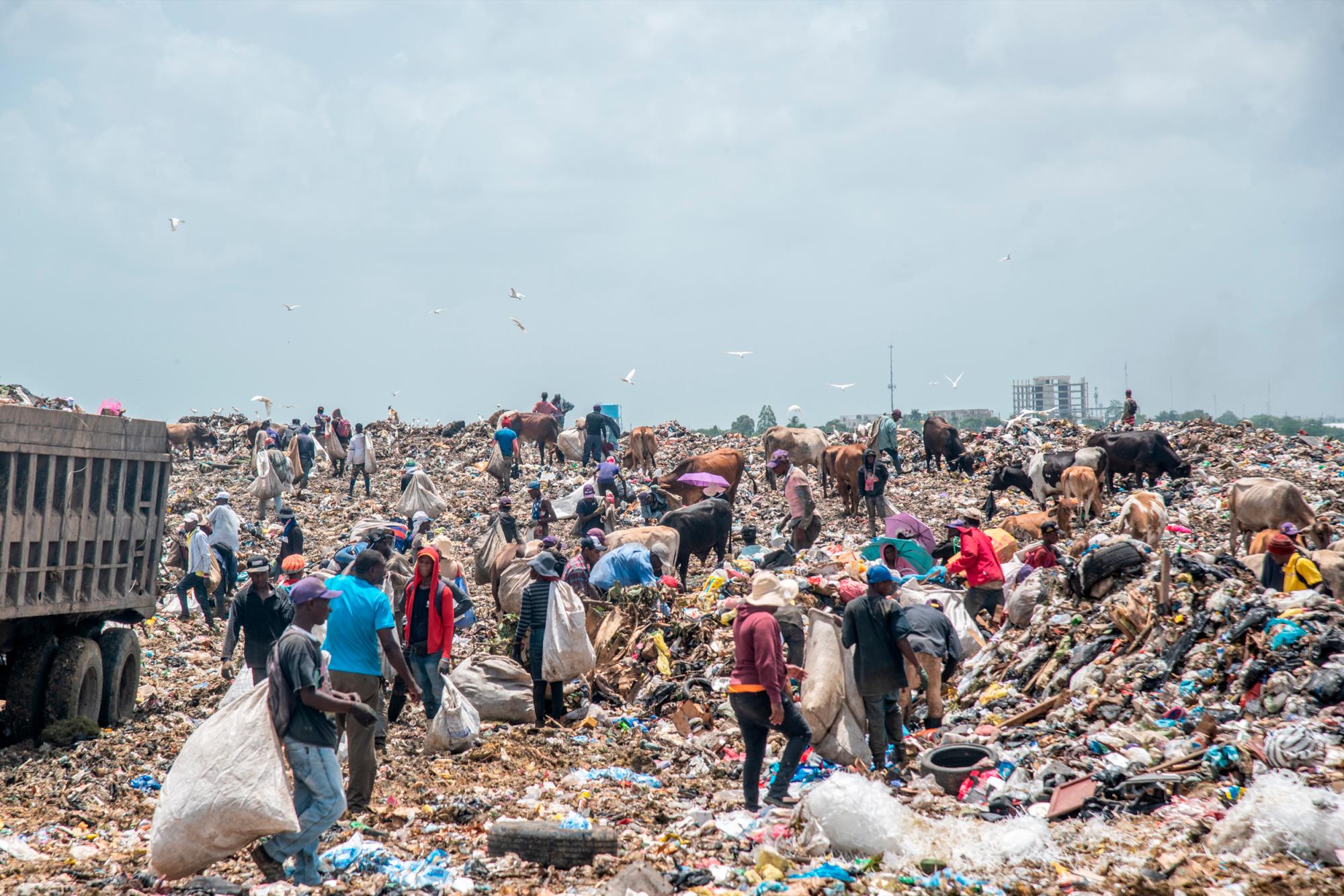 Uno de los “tiros” habilitados para verter basura.