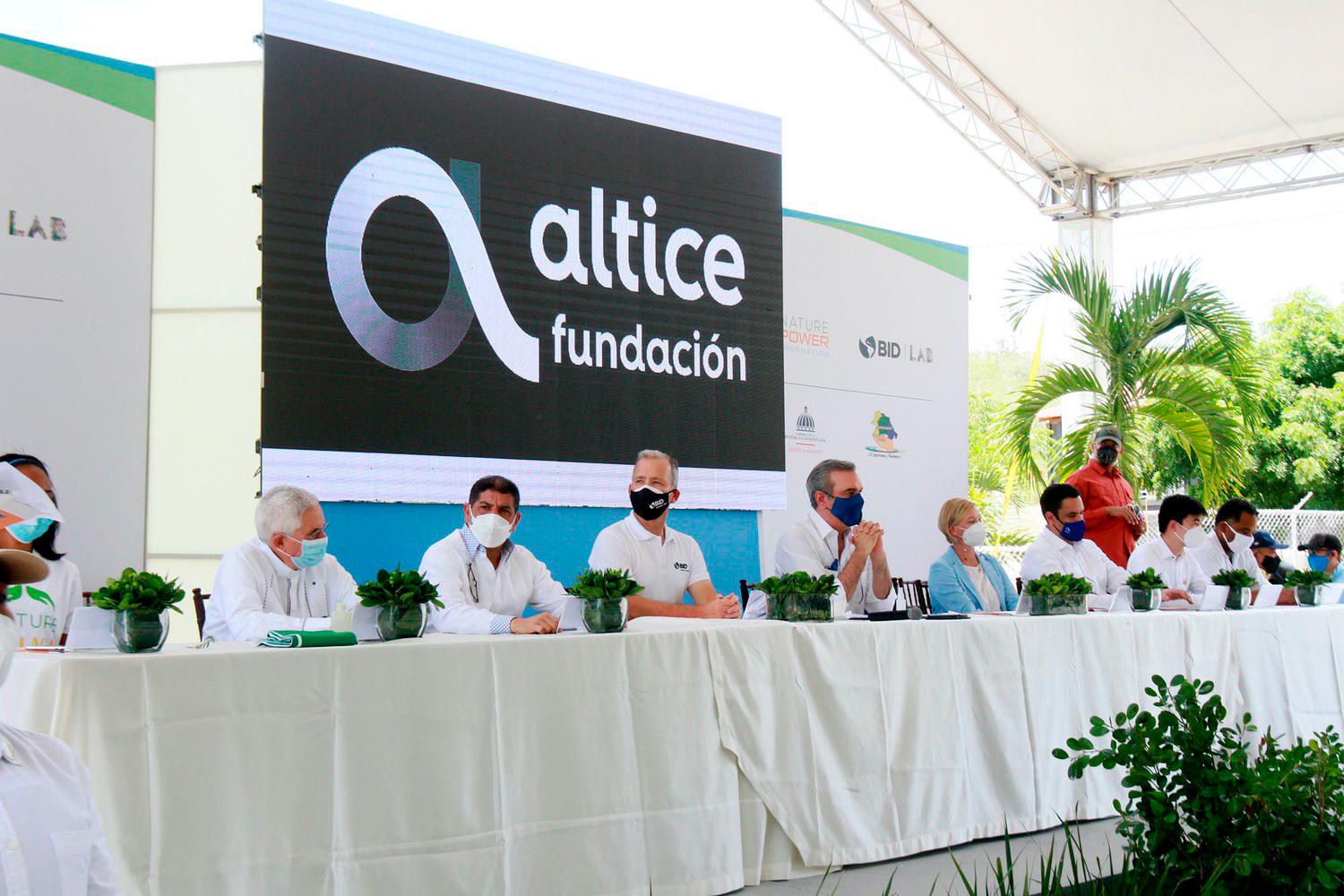 Acto de inauguración de Nature Village, de la mano de Nature Power Foundation y Fundación Altice, con la presencia del presidente de la República Dominicana, Luis Abinader.