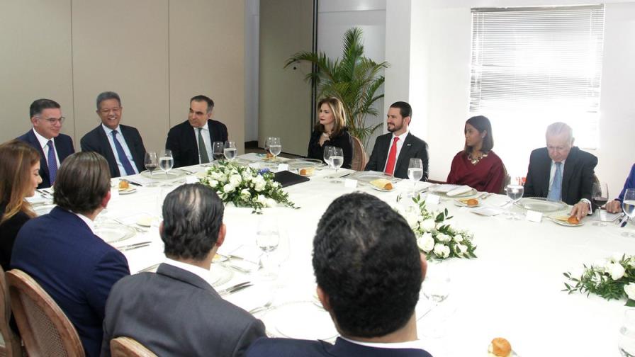 Leonel Fernández habla con empresarios sobre el futuro del país