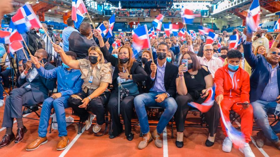 Más de mil hijos de dominicanos en NY juran por la bandera de sus padres 