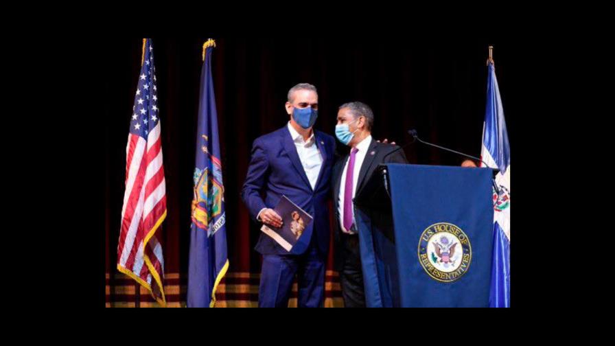 Adriano Espaillat entrega a Abinader propuesta de prioridades de la diáspora dominicana en NY