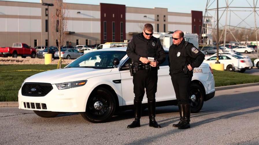 El autor del tiroteo en Indiana (EEUU) usó un rifle automático, dice testigo
