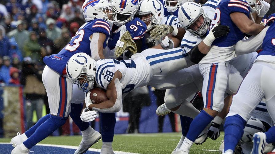 Taylor anota 5 veces; Colts vencen 41-15 a Bills