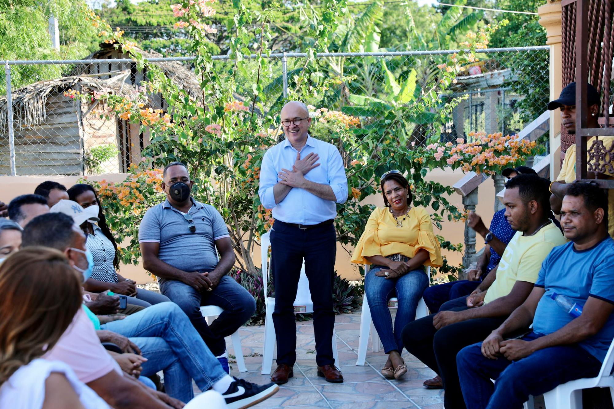 Domínguez Brito, celebra reuniones.
