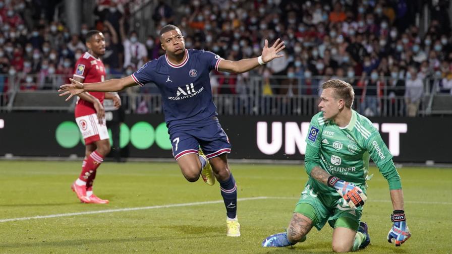 PSG rechaza oferta del Madrid por Mbappé, pero negociaría