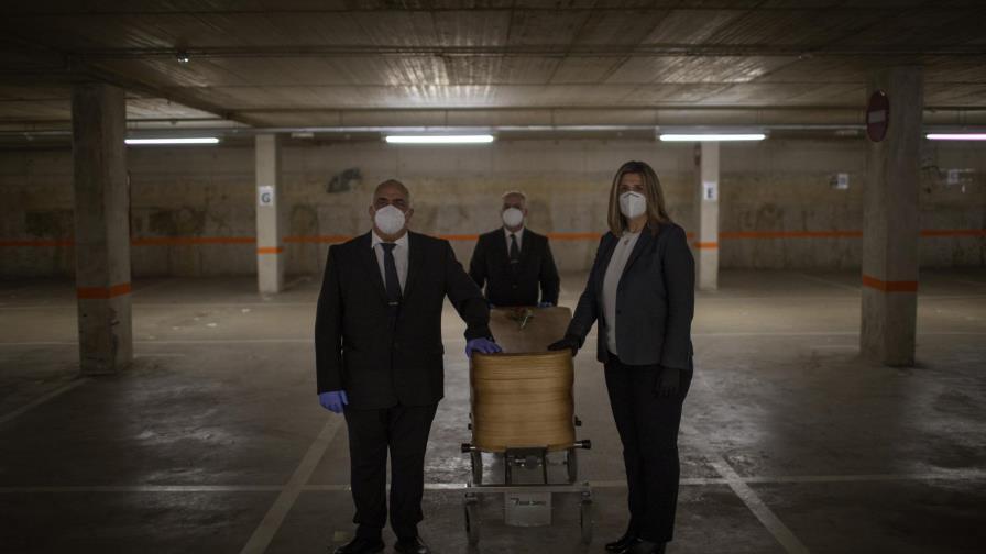 Funeraria de España cierra morgue temporal creada en garaje