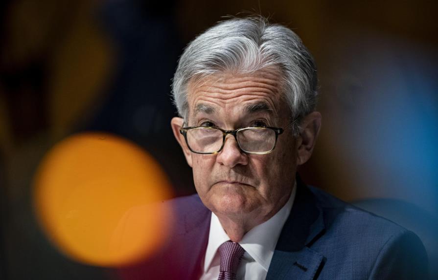 Tasas de interés en EEUU seguirán bajas, indica Powell
