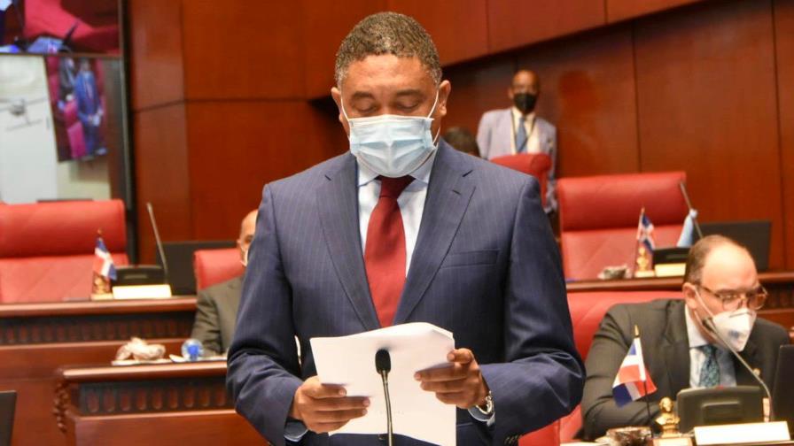 Senador del PLD somete resolución para que funcionarios guarden respeto a los senadores que los visiten Senador del PLD somete resolución para que funcionarios guarden respeto a los senadores que los visiten