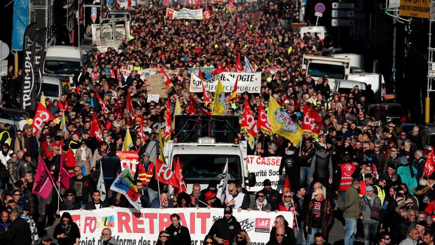 El Gobierno francés anunciará “propuestas” el sábado en pulso por pensiones