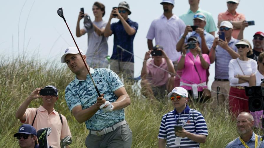 Spieth, en buena posición para ganar el Campeonato de la PGA