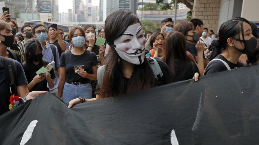 Manifestantes en Hong Kong piden liberación de un activista
