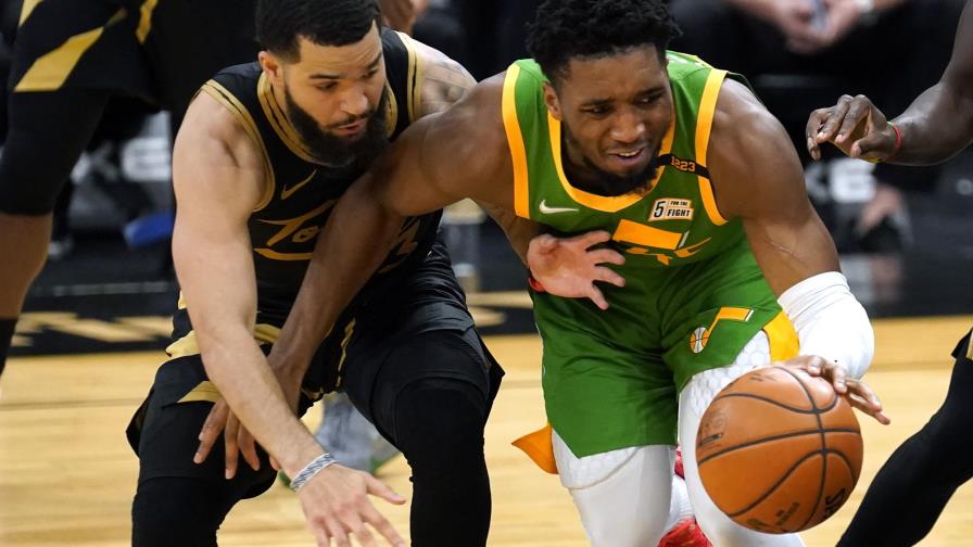 Donovan Mitchell guía al Jazz a victoria sobre los Raptors