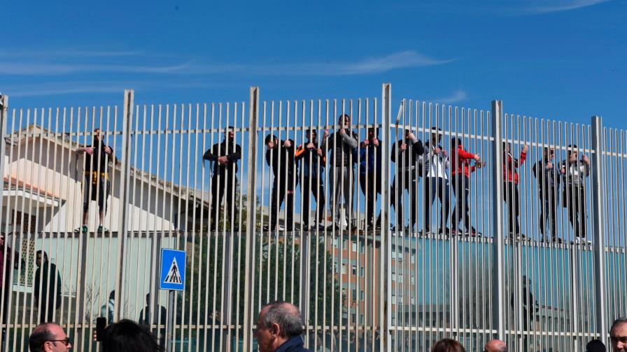 Fuga masiva de una cárcel del sur de Italia y revueltas en una treintena Fuga masiva de una cárcel del sur de Italia y revueltas en una treintena