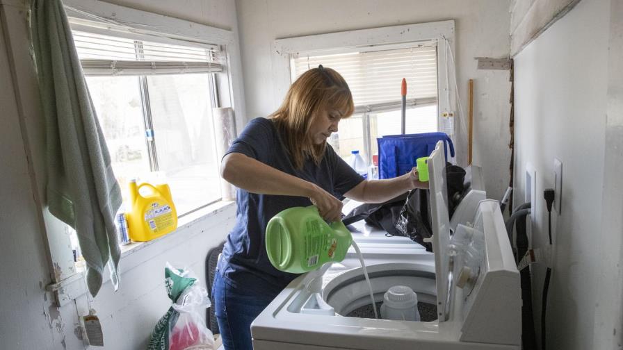 Personal de limpieza se arriesga para trabajar en pandemia