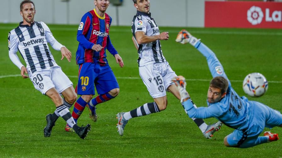 Gol de Messi saca al Barcelona del embrollo