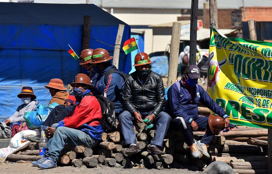El Gobierno boliviano llevará también alimentos por avión ante las protestas