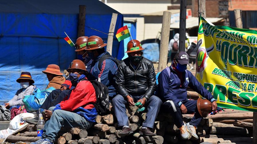 El Gobierno boliviano llevará también alimentos por avión ante las protestas El Gobierno boliviano llevará también alimentos por avión ante las protestas