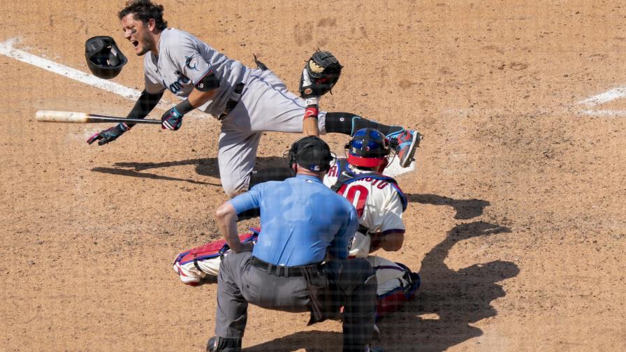 Marlins vencen 11-6 a Filis bajo temor de casos COVID-19