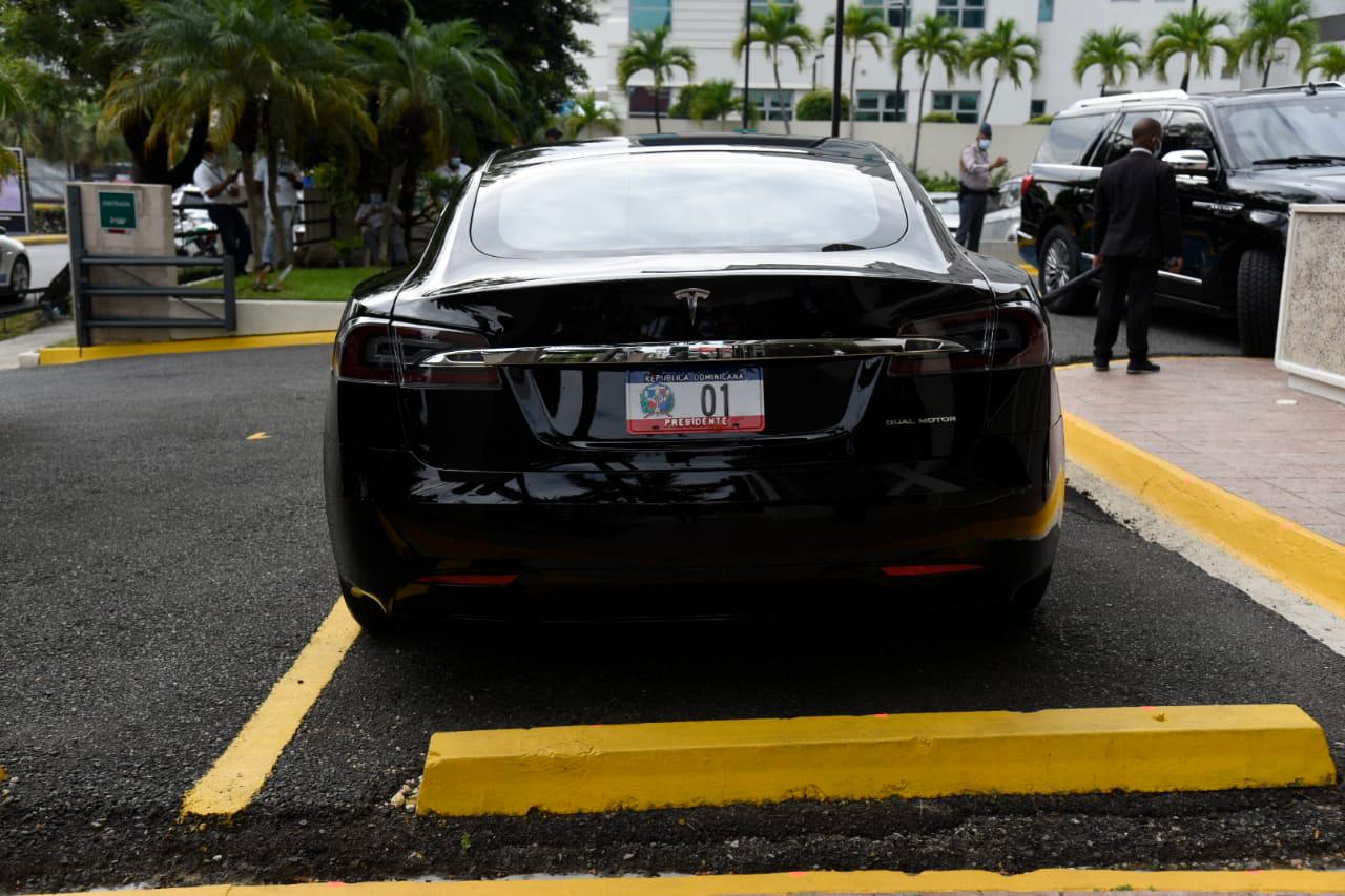 El vehículo del presidente Luis Abinader.