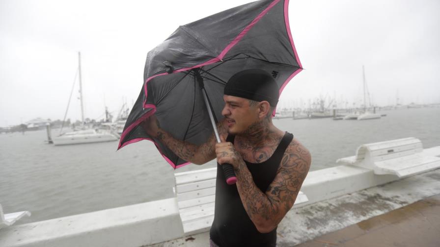 La lluvia del huracán Hanna mantiene la amenaza sobre Texas