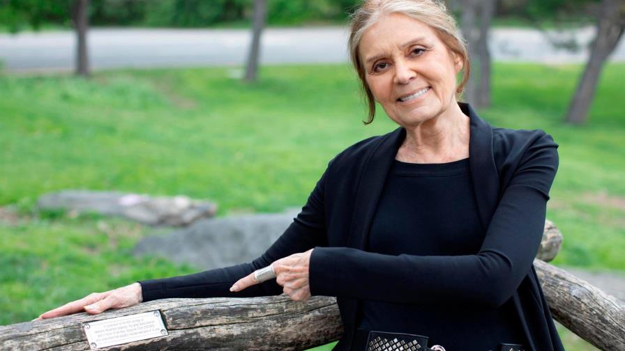 El papel asignado a la mujer como sostén de la familia sigue siendo el principal freno para su presencia en la esfera pública, dice Steinem