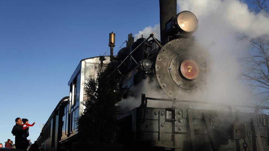 Voluntarios buscan resucitar locomotora de vapor en Maine