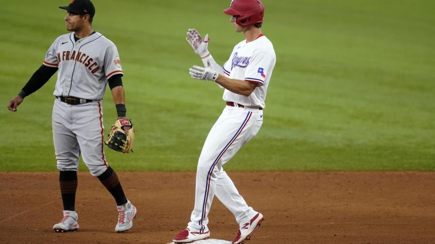 Rangers derrotan a Gigantes con hit de Holt en la entrada 11 Rangers derrotan a Gigantes con hit de Holt en la entrada 11