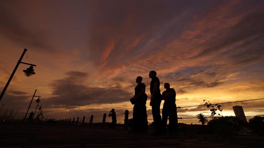 Laura se debilita a categoría 2 en su avance por Luisiana