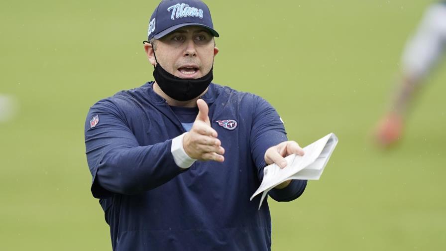 Falcons nombran entrenador a Smith, excoordinador de Titans