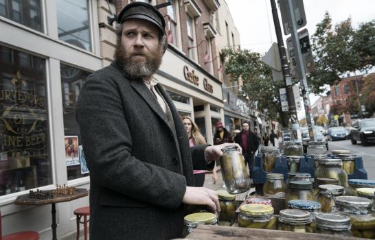 Reseña: An American Pickle de Seth Rogen, una dulce fábula