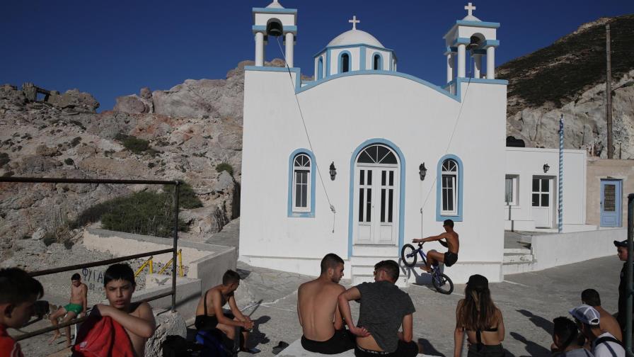 Grecia reabre los transbordadores para reactivar el turismo