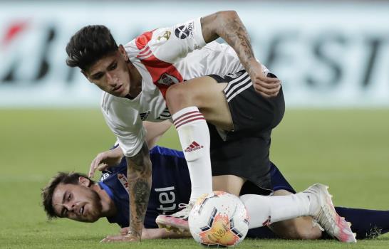 River vence 2-0 a Nacional y toma ventaja con mucho VAR River vence 2-0 a Nacional y toma ventaja con mucho VAR