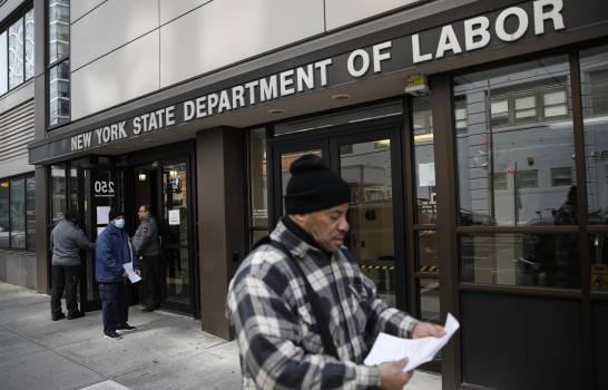 Demandas de ayuda por desempleo alcanzan nuevo récord en EEUU por coronavirus
