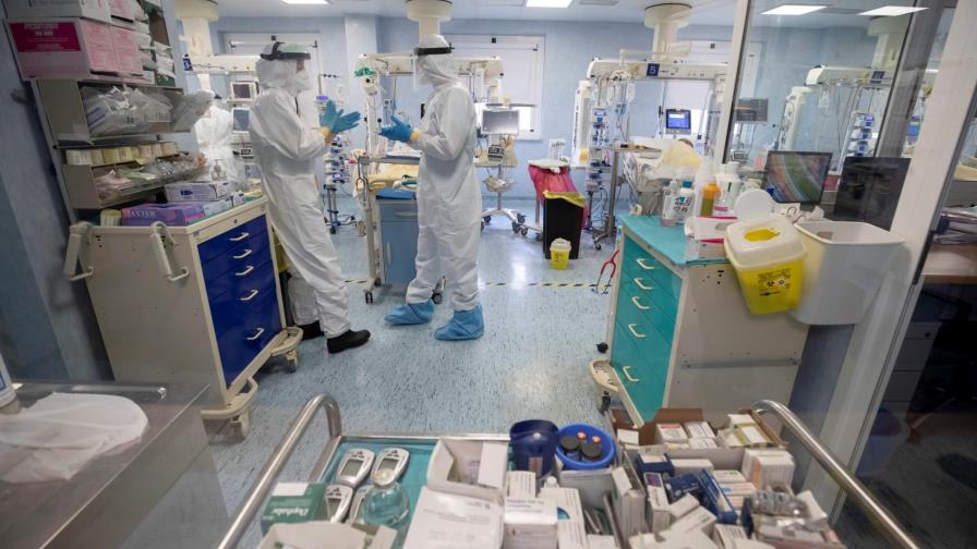 Con casi 100 millones de casos en el mundo, los contagios diarios siguen a la baja 